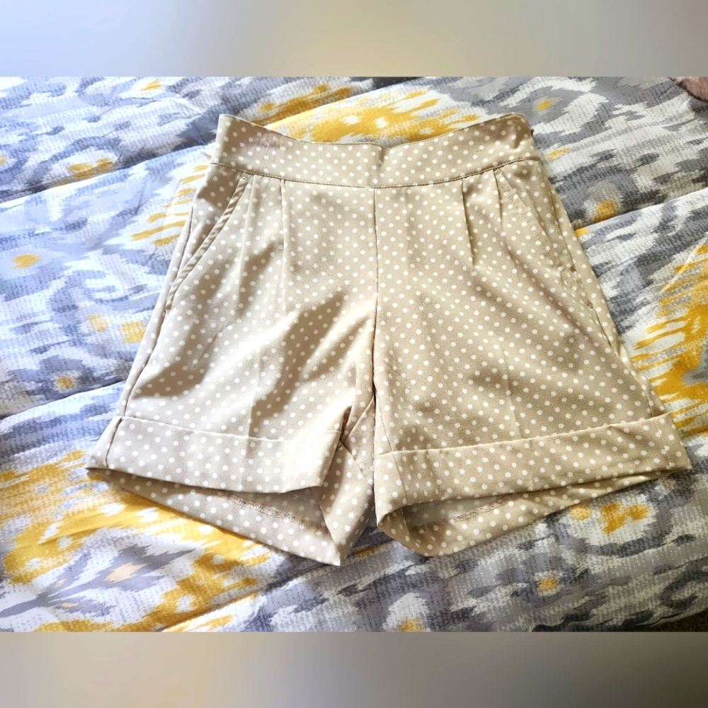 Adorable polka dot dress shorts